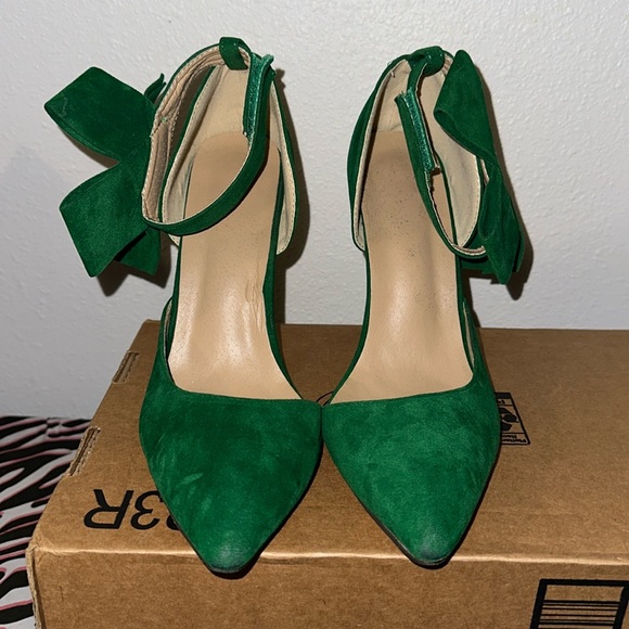 Kelly Green Bow Heels - Picture 5 of 5
